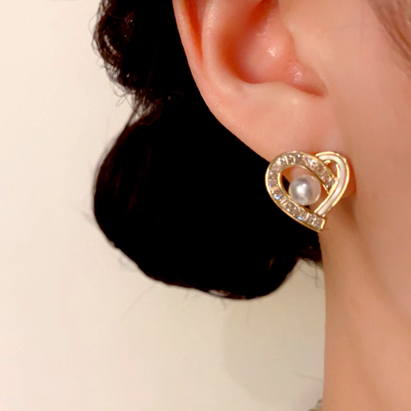 14K Gold-Plated Zircon Diamond Pearl Heart Stud Earrings